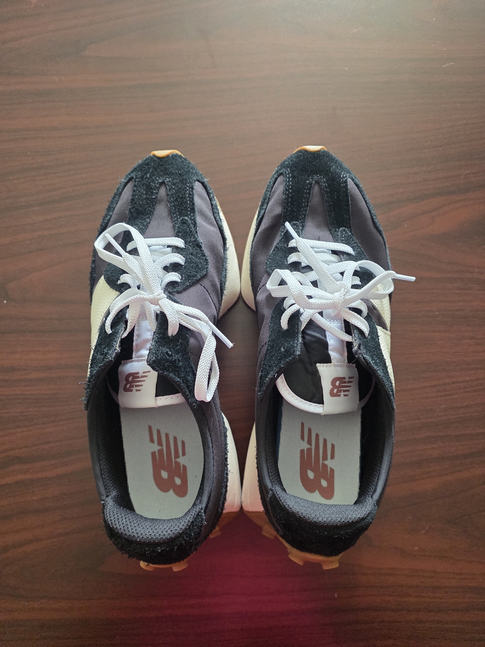 New Balance 327 Women's Black / White Running Shoes - Picture 4 of 6